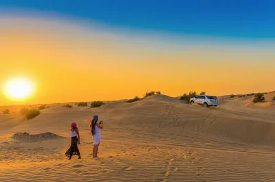 Deserto di doha, tramonto in spiaggia e relax senza dune bashing. tour tranquillo con guida locale e pick-up privato incluso.