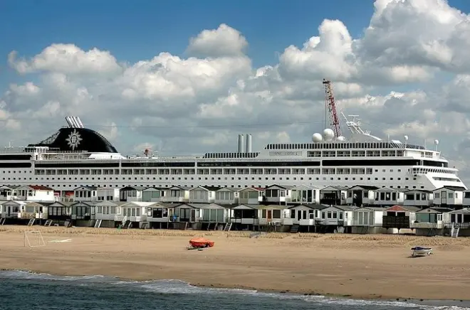 Traslado do porto Ijmuiden Felison para aeroporto de Amsterdam em sedan de luxo