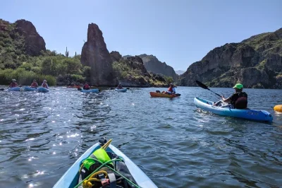 Disfruta del aire del desierto en un paseo en kayak por saguaro lake: rema entre cañones, recibe consejos de locales y vive dos horas de la naturaleza salvaje de arizona. incluye equipo y guía de se