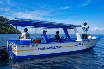 Pescaria em alto mar em Manado: Barco, equipamento e traslado incluídos