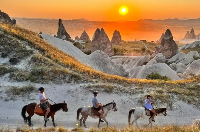 Balade à cheval en Cappadoce : Cheminées de fées pour débutants