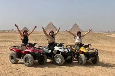 Private Buggy-Tour mit ATV durch die Wüste von Gizeh und Pyramiden