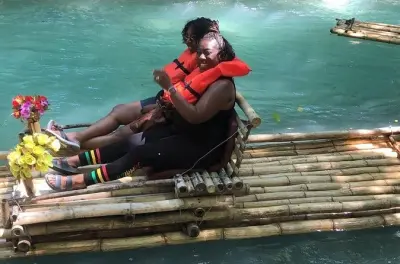 Rafting sul fiume Bamboo a Ocho Rios con zattera da 9 metri