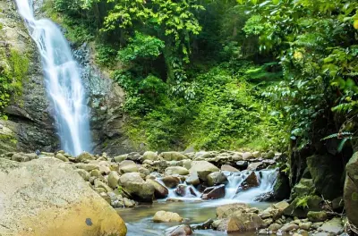 Cachoeira Biausevu e vila fijiana: Tour privado saindo de Nadi