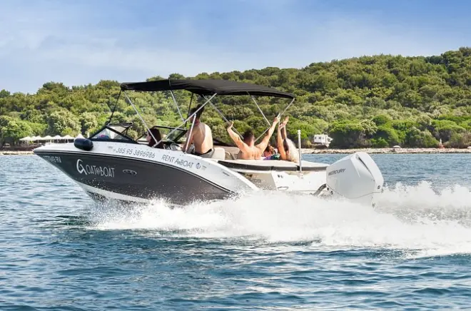 Limfjord & Rote Insel Speedboot-Tour ab Rovinj: Schwimmen & Schnorcheln