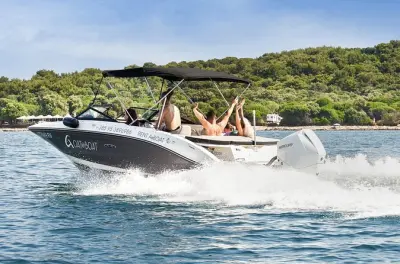 Tour de lancha rápida pelo fiorde Lim e ilha Red saindo de Rovinj: Nade e faça snorkel