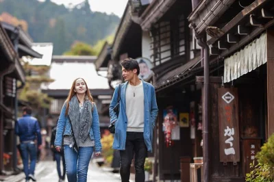 Viaja de kawaguchiko a takayama pasando por pueblos de montaña, con asientos cómodos, espacio para equipaje y wi-fi gratis. disfruta de un viaje flexible y reserva fácil.