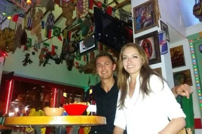 Conheça as fondas de medellín com música típica, decoração animada e a verdadeira cultura paisa. inclui traslado, guia particular, bebidas e entrada nos bares mais tradicionais da cidade.