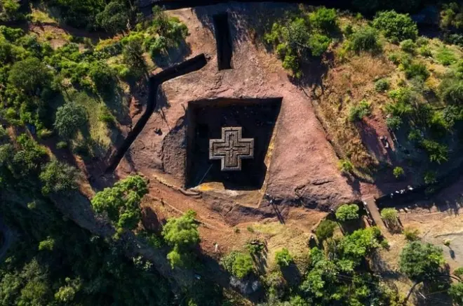 3-Day Lalibela Tour: Rock-Hewn Churches & Yemrehanna Kristos Cave