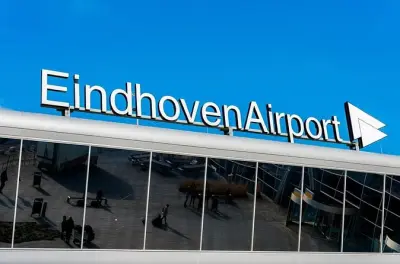 Traslado privado no aeroporto de Eindhoven em sedan ou minivan luxo