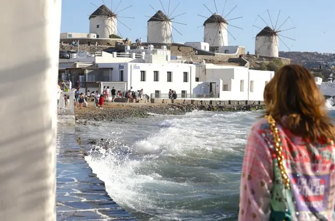 Tour privado en Mykonos: Faro, monasterio y pueblo a tu ritmo
