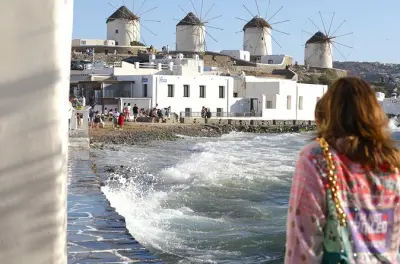 Tour privado en Mykonos: Faro, monasterio y pueblo a tu ritmo