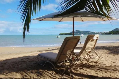 Buchen sie einen hin- und rücktransfer zum vigie beach ab dem kreuzfahrthafen castries. genießen sie einen entspannten strandtag mit klimatisiertem fahrzeug, flaschenwasser und flexiblem abholservic