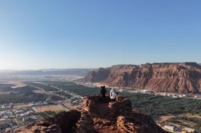 Trilha pelos fortes antigos de AlUla com guia e traslado