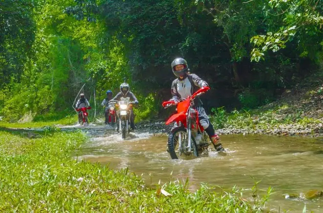 Tour de dirt bike em El Nido: Passeio para iniciantes pelos arrozais