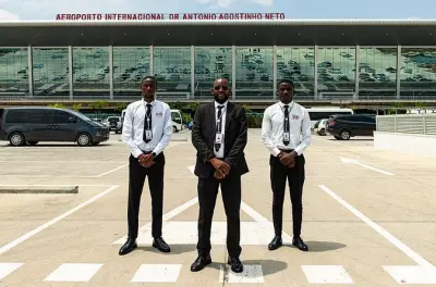 Traslado executivo privado do aeroporto para Luanda em sedan