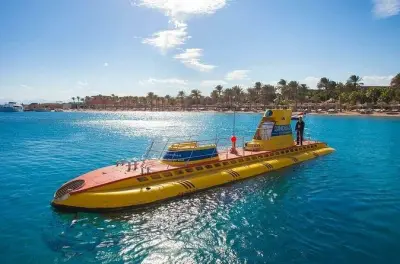Submarino en el mar Rojo desde puerto Safaga: Inmersión a 22 metros
