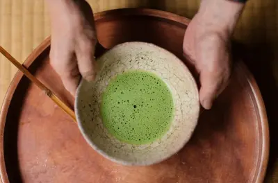 Impara a preparare il matcha nella sala da tè di Takayama