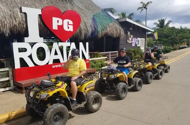 Ziplining in Roatan: 16-Seil-Kurs mit ATV und Strand