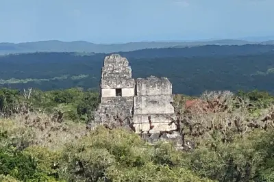 Tikal day tour from Flores: Temples, jungle and Lake Petén Itzá