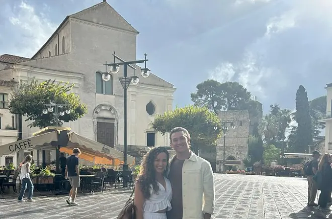 Transfert privé Ravello-Naples avec chauffeur et histoires locales