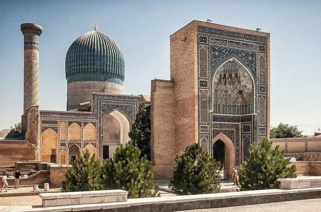 Samarkand passeio a pé de meio dia: Praça Registan e Shah-i-Zinda