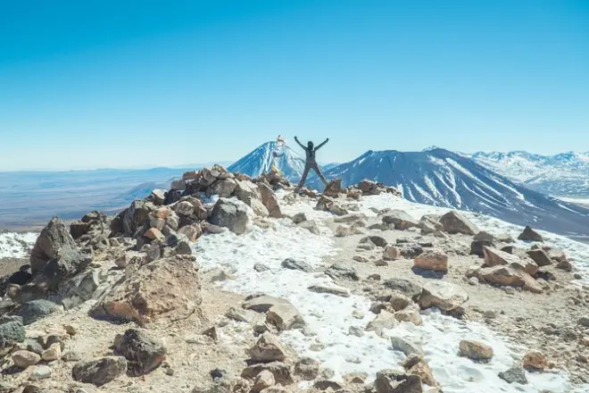 Randonnée au Cerro Toco dans les Andes : Sommet à 5 600 mètres