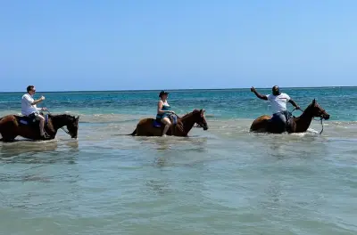 Paseo a caballo en Negril: Cabalga hasta la playa y Rick's Café