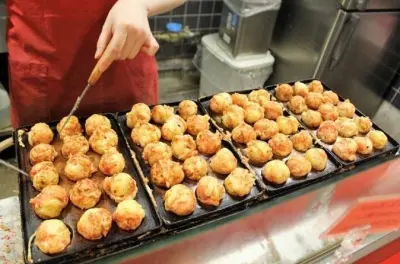 Osaka street food tour: Kuromon Market, Dotonbori & retro alleys