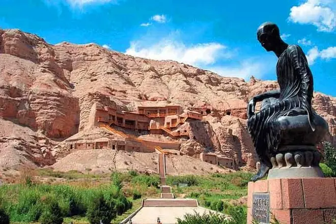 Kuqa Private Day Tour: Kizil Caves & Tianshan Canyon