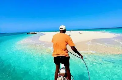 Prison Island et plage de Nakupenda : Snorkeling et fruits de mer