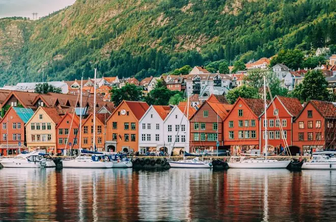 Bergen Privattour mit Auto: Von der Eisenzeit bis zum modernen Leben