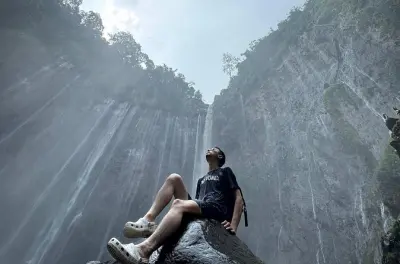 Cascata Tumpak Sewu da Surabaya: Cascata alta 120 metri