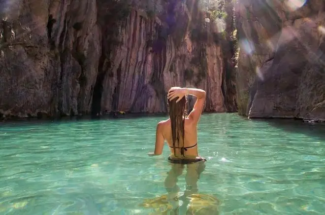 Senderismo por el cañón de Montanejos y baño en aguas termales