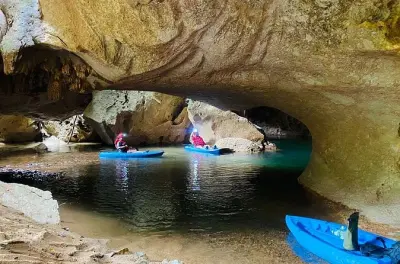 Kayak e zipline nelle grotte di 7 Miles a San Ignacio