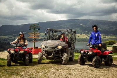 Erlebe eine aufregende atv-tour am neusa stausee nahe bogotá. inklusive hin- und rückfahrt, sicherheitsausrüstung und leckerer pizza zum mittagessen.