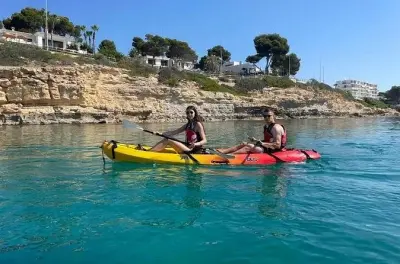 Schnorcheln in Moraira: Kajak zu Meeresgrotten und Klippen