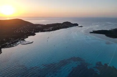 Pôr do sol na ilha de Asinara com aperitivo e banho no catamarã