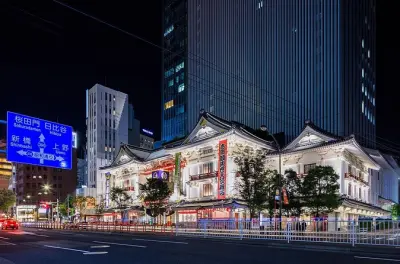 Kabuki & Ginza Walking Tour: Kabukiza Theater with Guide