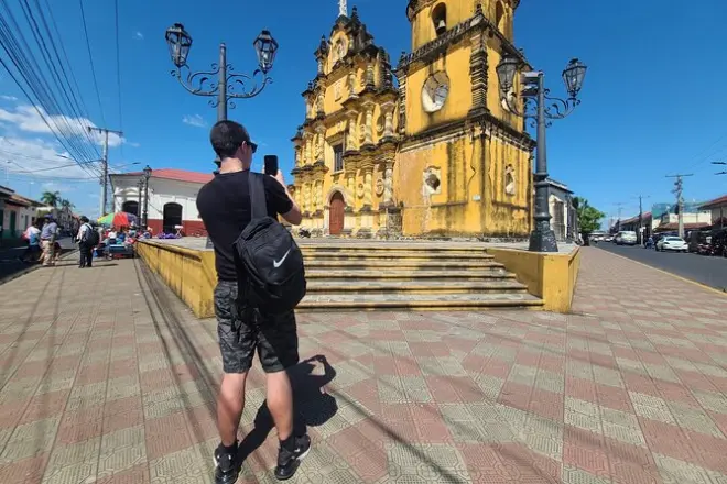 Ruínas UNESCO e catedral de León saindo de Managua: Guia privado