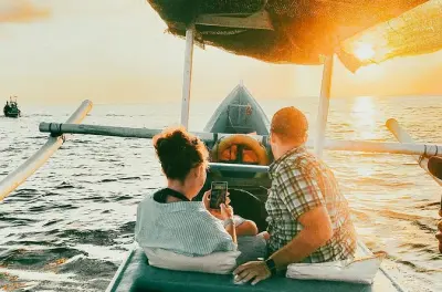 Crociera al tramonto da Jimbaran a Uluwatu: Cena di pesce e panorami