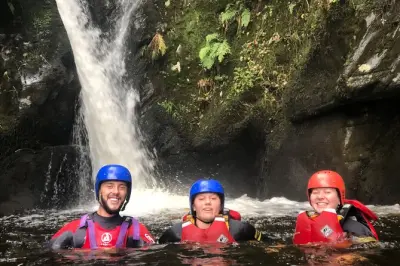 Gorge walking in Galles: Cascate, salti e scivoli
