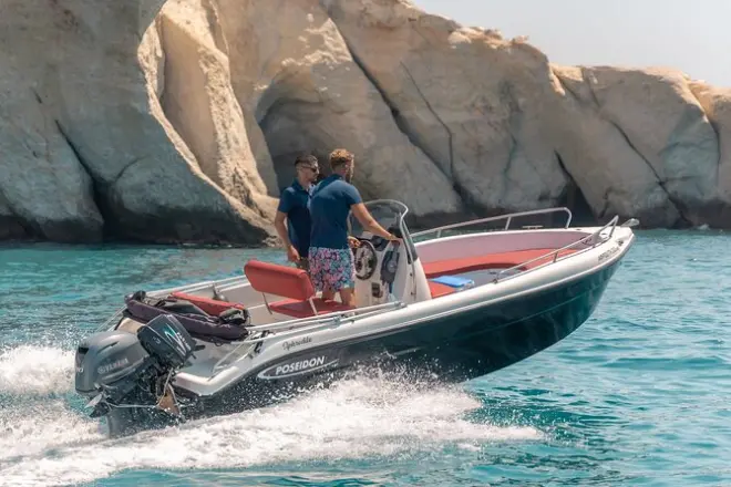 Bateau à louer sans permis à Milos