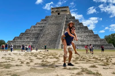 Descubra chichén itzá com guia, mergulhe em cenote fresco, prove sabores do yucatán e explore o charme colonial de valladolid. inclui transporte e almoço.