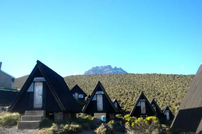 Ascension du Kilimandjaro en 5 jours par la route Marangu avec nuits en refuges