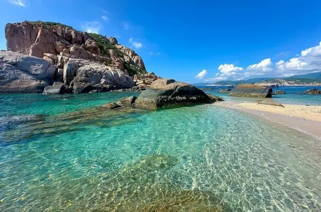 Snorkeling Vinh Hy Bay: Waterfall & Cham Villages Tour