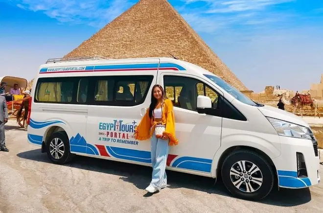 Cairo e pirâmides de Gizé em veículo privado saindo de Hurghada