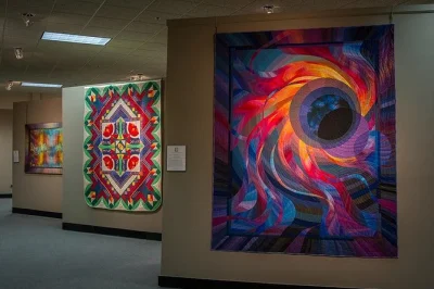 Sumérgete en el national quilt museum de paducah entre quilts vibrantes, texturas que puedes tocar y silenciosas historias—entrada flexible, para todas las edades.