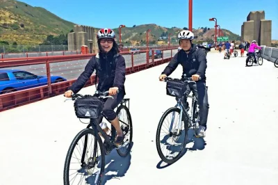 Alquila una bici en marina district, cruza el golden gate y descubre sausalito. casco, mapa y consejos locales incluidos. reserva tu aventura hoy.