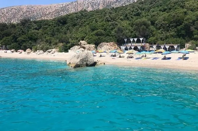 Da Saranda, 5 spiagge nascoste e grotte con bevande incluse